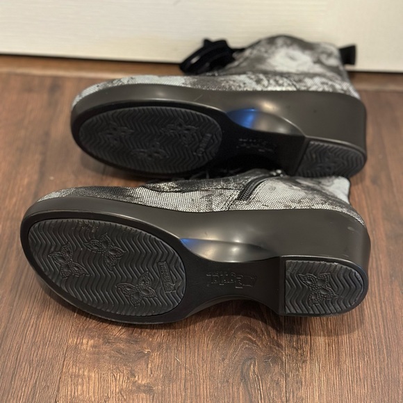 Women’s Algeria Eliza Elegance Lace Up Booties - Picture 13 of 16